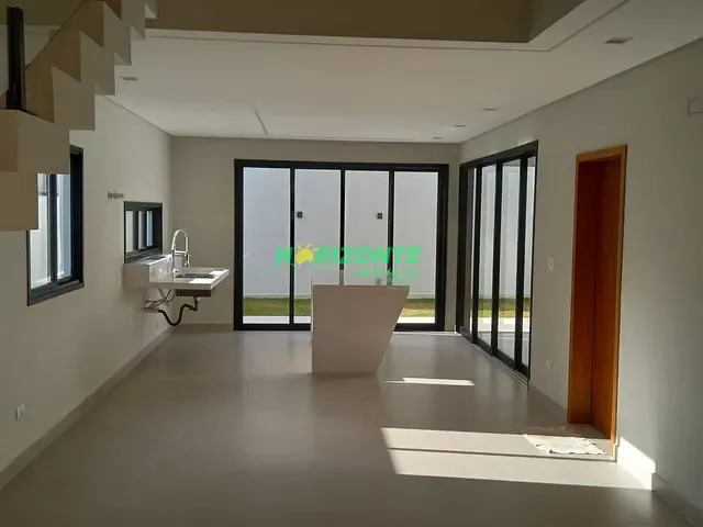 Casa 4 quartos e 6 banheiros, à venda, no bairro Parque Residencial Maria Elmira em Caçapava
