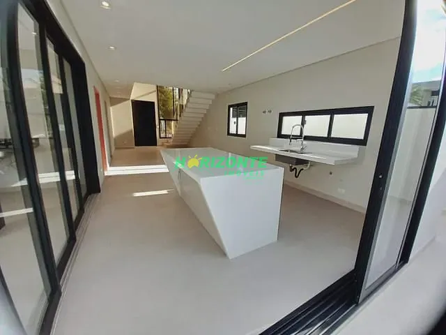 Casa 4 quartos e 6 banheiros, à venda, no bairro Parque Residencial Maria Elmira em Caçapava