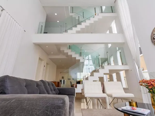 Casa com 308m² 5 quartos e 7 banheiros, à venda, no bairro Santa Felicidade em Curitiba