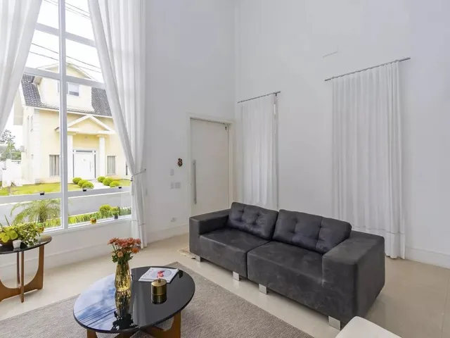 Casa com 308m² 5 quartos e 7 banheiros, à venda, no bairro Santa Felicidade em Curitiba