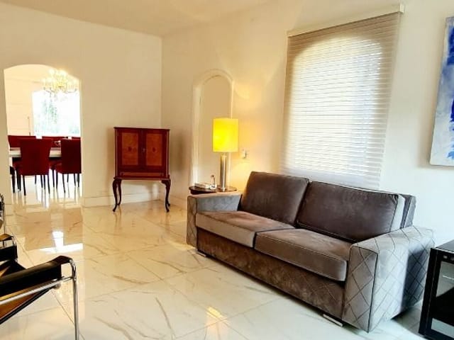 Casa com 640m² 4 quartos e 4 banheiros, à venda, no bairro Algarve em Cotia
