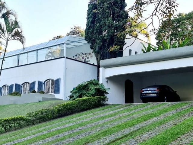 Casa com 640m² 4 quartos e 4 banheiros, à venda, no bairro Algarve em Cotia