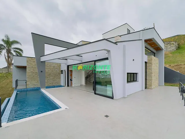 Casa com 2000m² 3 quartos e 5 banheiros, à venda, no bairro Mirante do Vale em Jacareí