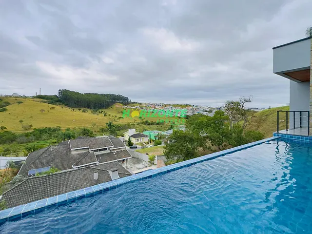 Casa com 2000m² 3 quartos e 5 banheiros, à venda, no bairro Mirante do Vale em Jacareí