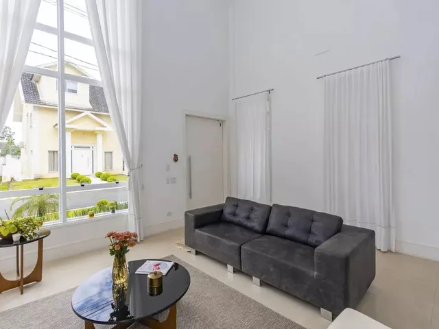 Casa 5 quartos e 7 banheiros, à venda, no bairro Santa Felicidade em Curitiba