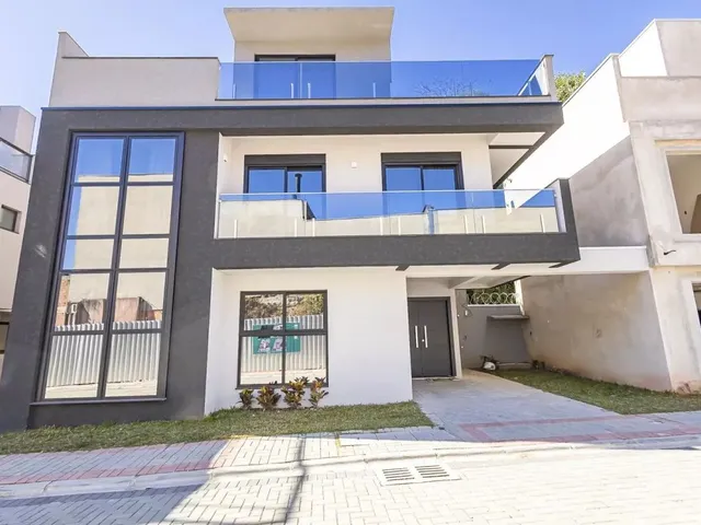 Casa 3 quartos e 4 banheiros, à venda, no bairro Santa Felicidade em Curitiba