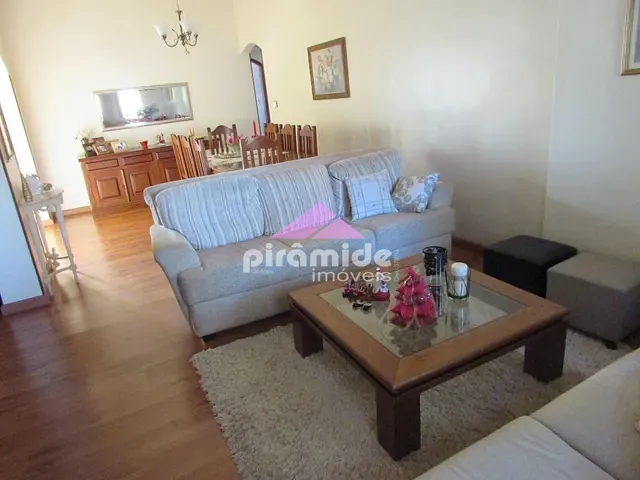 Casa com 520m² 3 quartos e 2 banheiros, à venda, no bairro Vila Maria em São José dos Campos