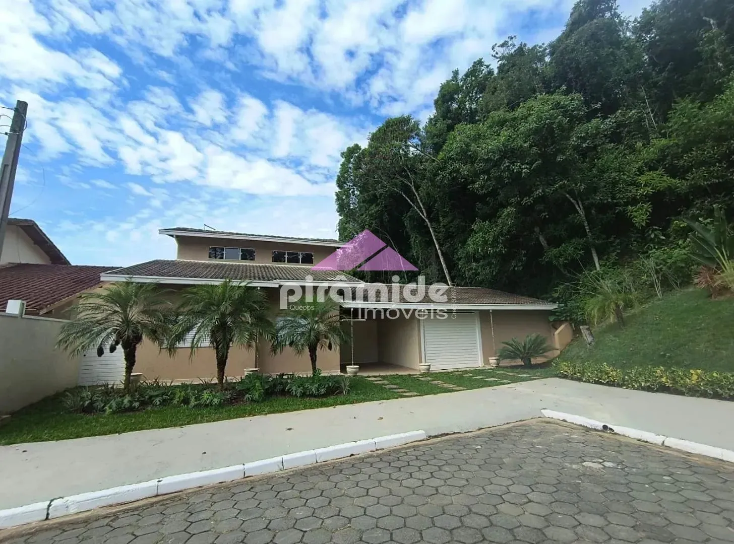 Casa, 3 quartos, 240 m² - Foto 1