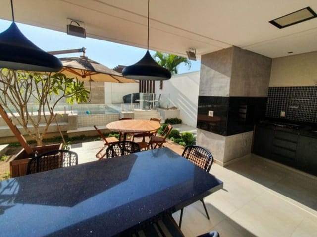 Casa com 250m² 3 quartos e 3 banheiros, à venda, no bairro Urbanova em São José dos Campos