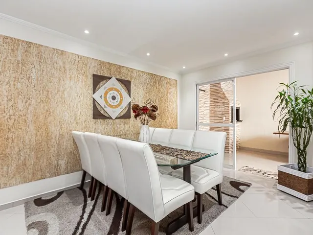 Sobrado com 128m² 4 quartos e 5 banheiros, à venda, no bairro Uberaba em Curitiba