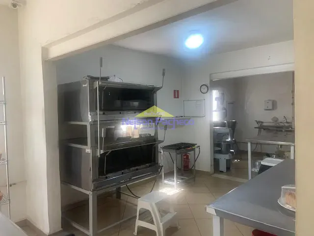 Casa com 254m², à venda, no bairro Centro em Capivari