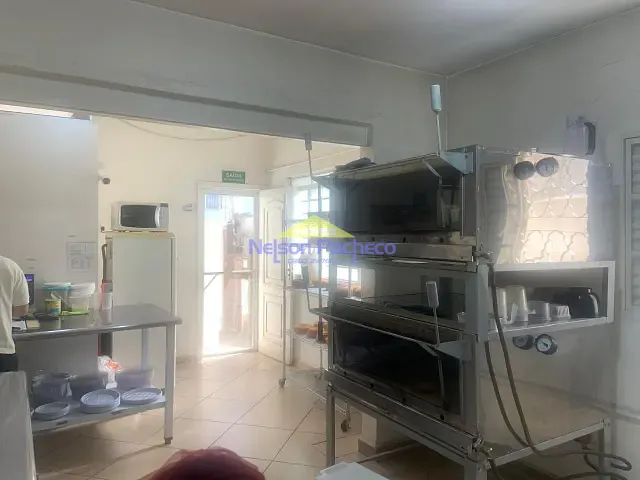 Casa com 254m², à venda, no bairro Centro em Capivari