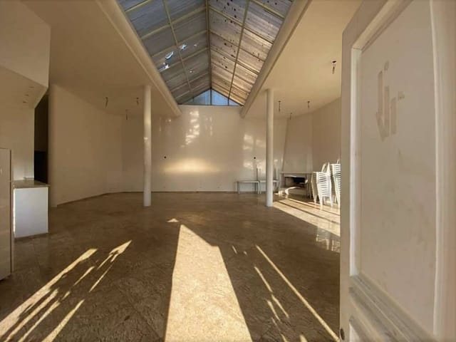Casa com 3500m² 5 quartos e 8 banheiros, à venda, no bairro Fazendinha em Carapicuíba