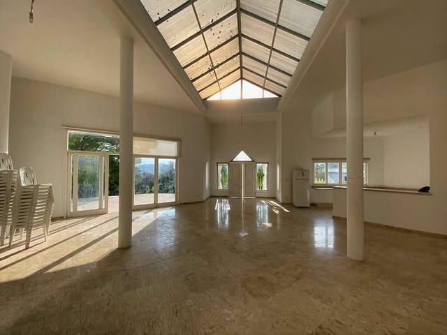 Casa com 3500m² 5 quartos e 8 banheiros, à venda, no bairro Fazendinha em Carapicuíba
