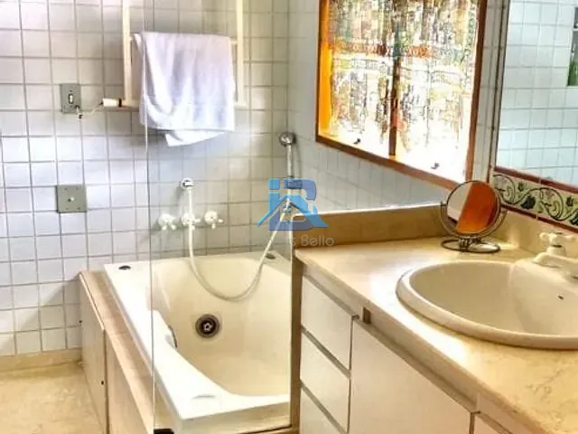 Casa com 1180m² 4 quartos e 3 banheiros, à venda, no bairro Parque das Laranjeiras em Itatiba