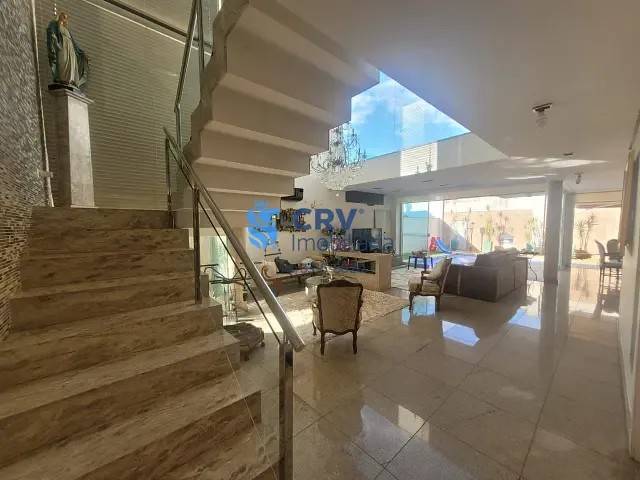 Casa com 250m² 3 quartos e 5 banheiros, para alugar, no bairro Vivendas Do Arvoredo em Londrina