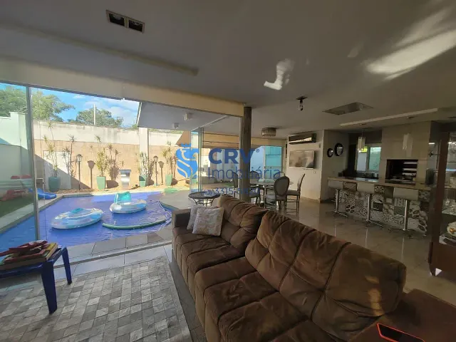 Casa com 250m² 3 quartos e 5 banheiros, para alugar, no bairro Vivendas Do Arvoredo em Londrina