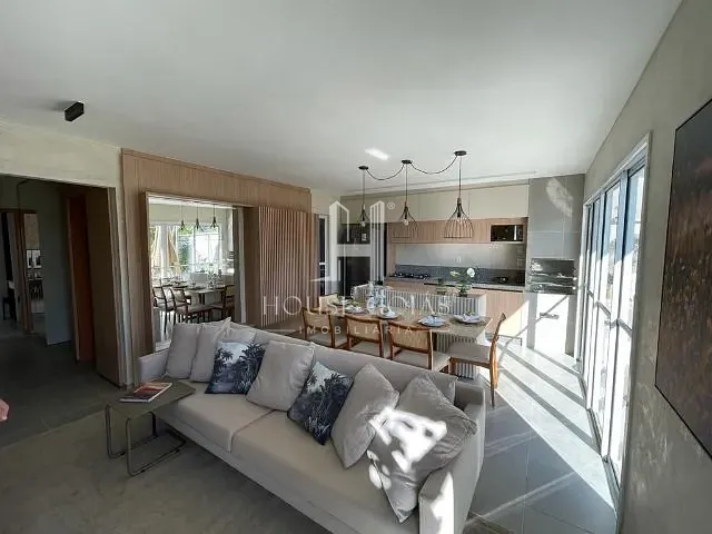 Casa com 213m² 3 quartos e 2 banheiros, à venda, no bairro Jardins Cannes em Aparecida de Goiânia