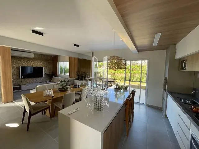 Casa com 213m² 3 quartos e 2 banheiros, à venda, no bairro Jardins Cannes em Aparecida de Goiânia