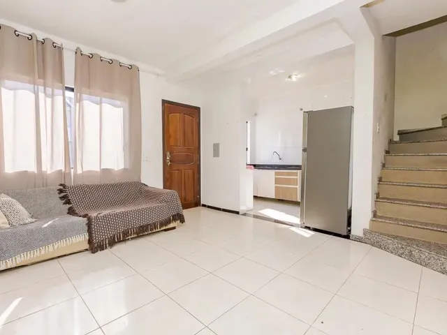 Casa 3 quartos e 2 banheiros, à venda, no bairro Campo Comprido em Curitiba