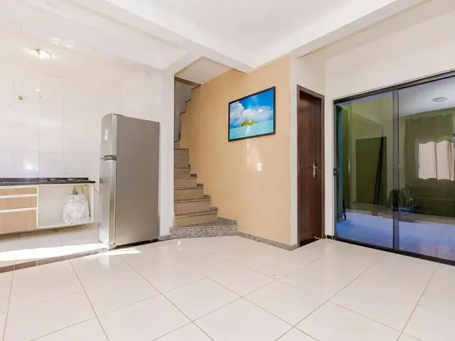 Casa 3 quartos e 2 banheiros, à venda, no bairro Campo Comprido em Curitiba