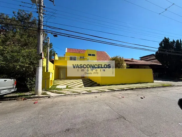 Casa 4 quartos e 3 banheiros, para alugar, no bairro Jardim das Colinas em São José dos Campos