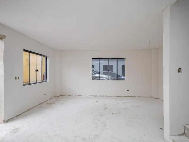 Sobrado 3 quartos e 3 banheiros, à venda, no bairro Hauer em Curitiba