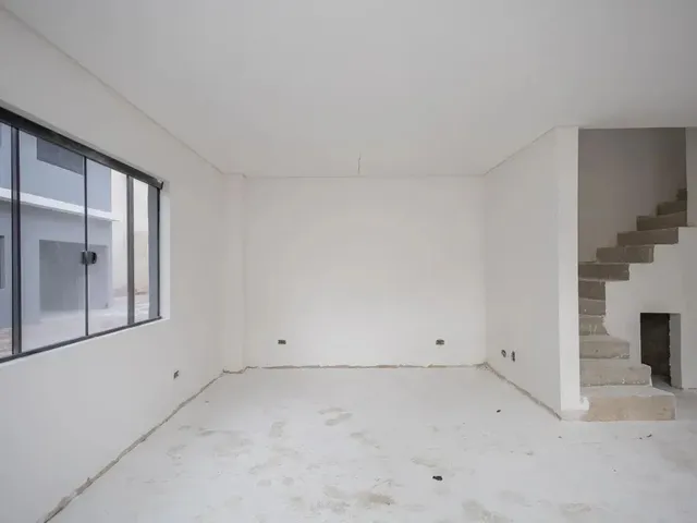 Sobrado 3 quartos e 1 banheiro, à venda, no bairro Hauer em Curitiba