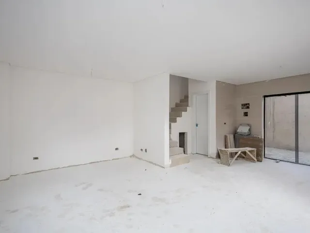 Sobrado 3 quartos e 1 banheiro, à venda, no bairro Hauer em Curitiba