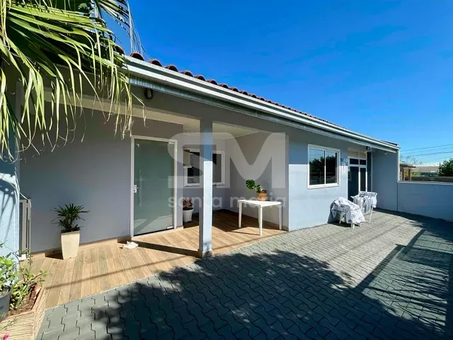 Casa 3 quartos e 2 banheiros, para alugar, no bairro Saic em Chapecó