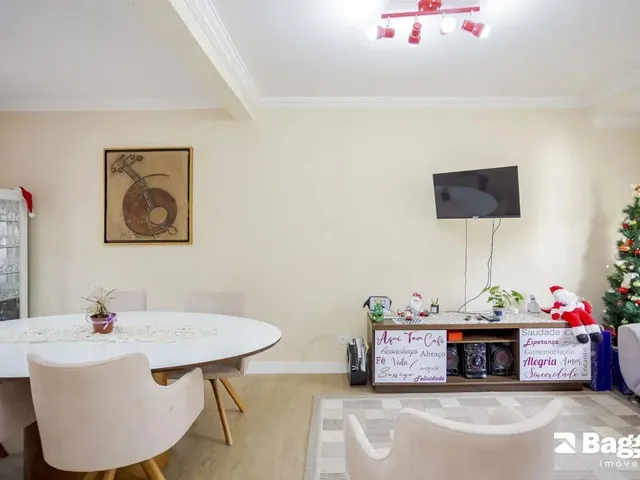Casa 4 quartos e 3 banheiros, à venda, no bairro Campo Comprido em Curitiba