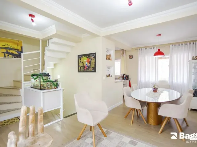 Casa 4 quartos e 3 banheiros, à venda, no bairro Campo Comprido em Curitiba