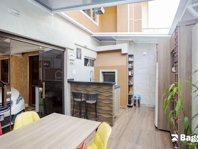 Casa 4 quartos e 3 banheiros, à venda, no bairro Campo Comprido em Curitiba