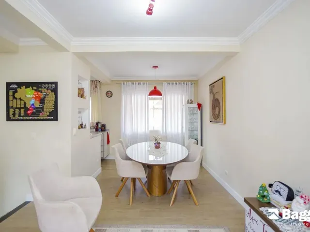 Casa 4 quartos e 3 banheiros, à venda, no bairro Campo Comprido em Curitiba
