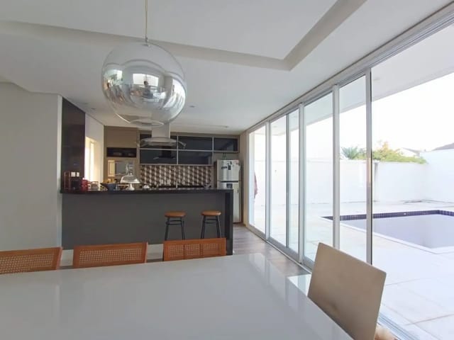 Casa com 288m² 3 quartos e 4 banheiros, para alugar, no bairro Urbanova em São José dos Campos