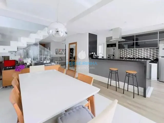 Casa com 288m² 3 quartos e 4 banheiros, para alugar, no bairro Urbanova em São José dos Campos