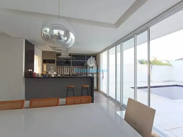 Casa com 288m² 3 quartos e 4 banheiros, para alugar, no bairro Urbanova em São José dos Campos