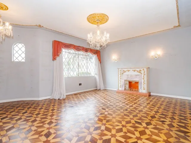 Casa com 505m² 4 quartos e 3 banheiros, à venda, no bairro Rebouças em Curitiba