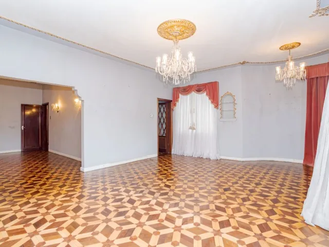 Casa com 505m² 4 quartos e 3 banheiros, à venda, no bairro Rebouças em Curitiba