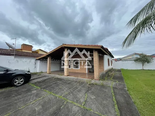 Casa com 668m² 2 quartos e 2 banheiros, à venda, no bairro Indaiá em Caraguatatuba