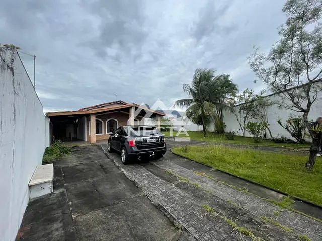 Casa com 668m² 2 quartos e 2 banheiros, à venda, no bairro Indaiá em Caraguatatuba