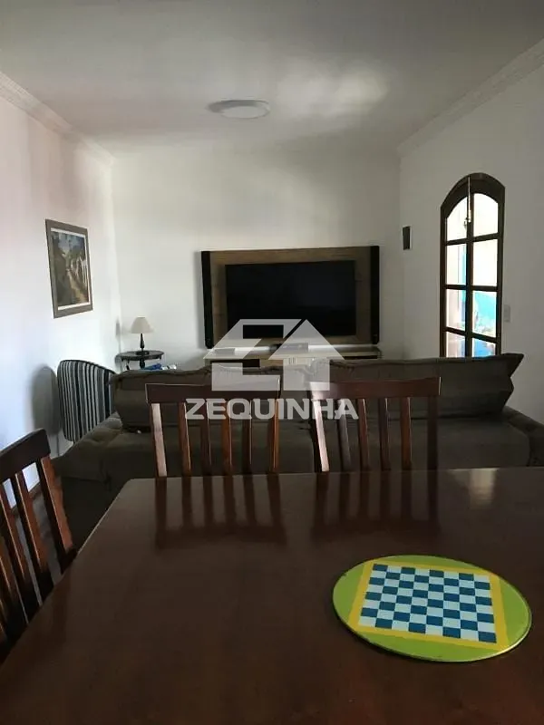 Casa, 5 quartos, 237 m² - Foto 2