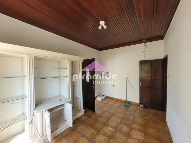 Casa com 370m² 2 quartos e 2 banheiros, para alugar, no bairro Centro em Caraguatatuba