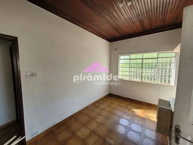 Casa com 370m² 2 quartos e 2 banheiros, para alugar, no bairro Centro em Caraguatatuba