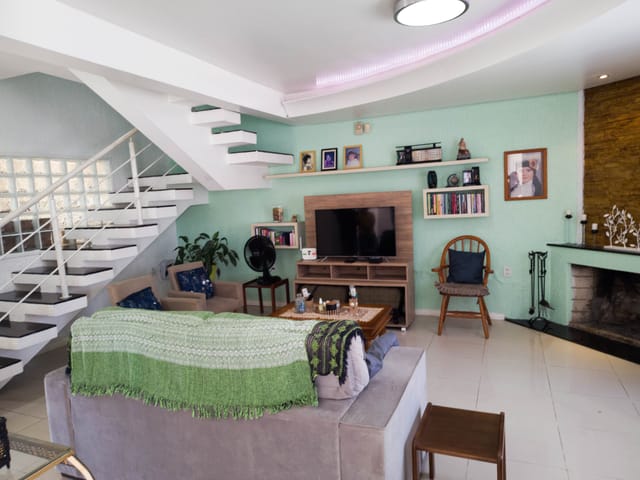 Casa com 525m² 3 quartos e 4 banheiros, à venda, no bairro Areal em Pelotas