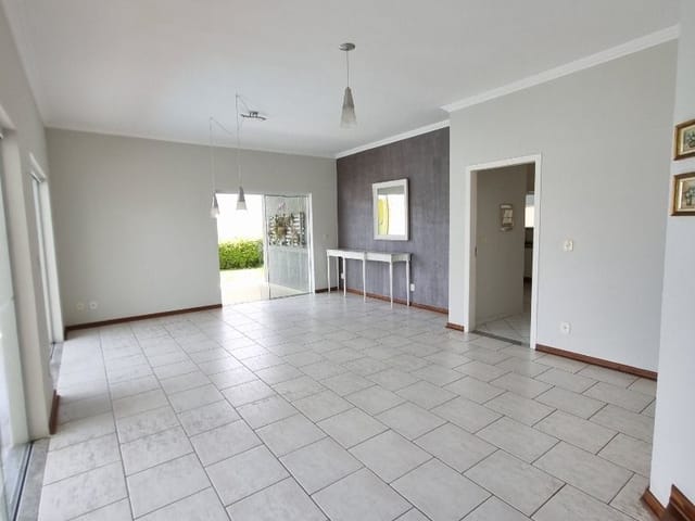 Casa com 802m² 4 quartos e 4 banheiros, à venda ou para alugar, no bairro Urbanova em São José dos Campos