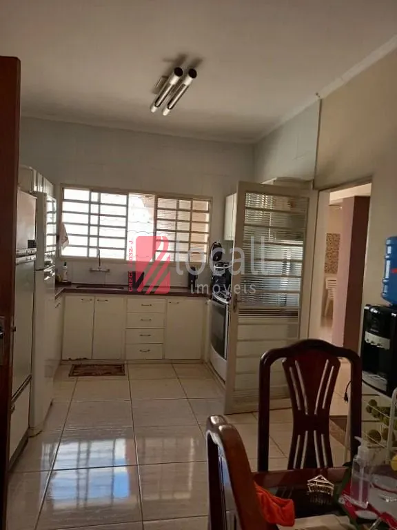 Casa com 3 quartos à venda, 243m² — foto 5 de 17