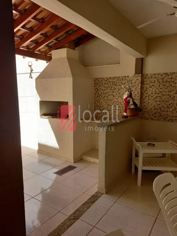 Casa com 3 quartos à venda, 243m² — foto 16 de 17