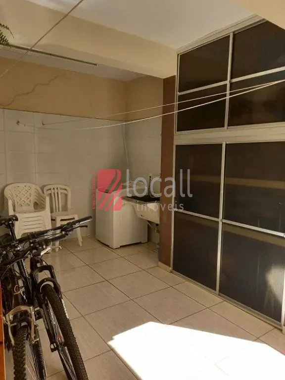Casa com 3 quartos à venda, 243m² — foto 10 de 17