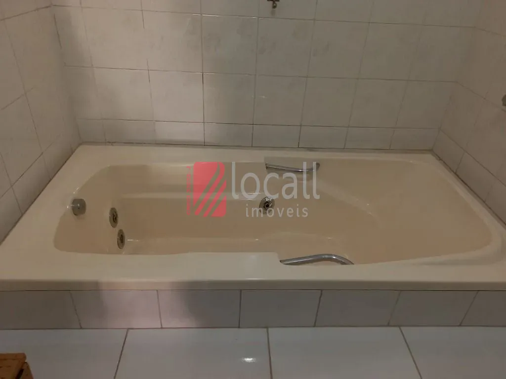 Casa com 3 quartos à venda, 243m² — foto 13 de 17
